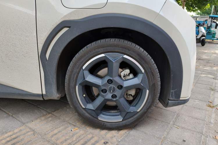 Used BYD Seagull 2024 Honor Edition 405km Flying Version Right Front Wheel Hub
