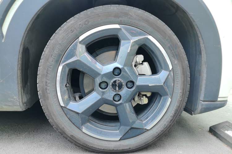 Used BYD Seagull 2024 Honor Edition 405km Flying Version Right Front Wheel Hub