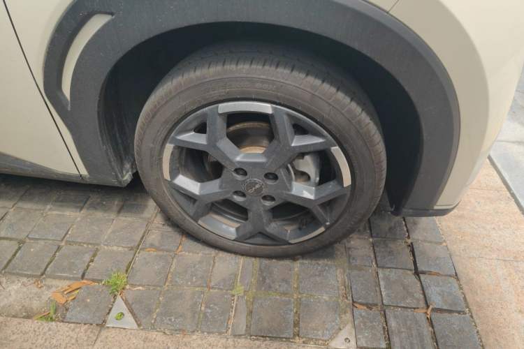 Used BYD Seagull 2024 Honor Edition 405km Flying Version Right Front Wheel Hub