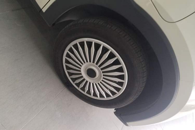 Used BYD Seagull 2024 Honor Edition 305km Dynamic Version Right Front Wheel Hub