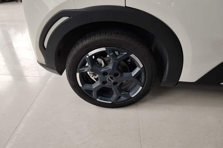 Used BYD Seagull 2024 Honor Edition 405km Flying Version Right Rear Wheel Hub