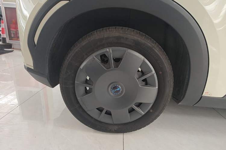 Used BYD Seagull 2024 Honor Edition 305km Dynamic Version Right Rear Wheel Hub