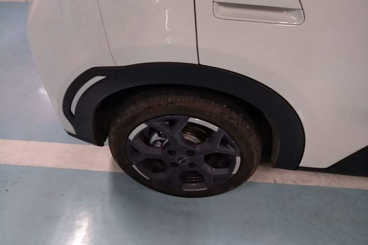 Used BYD Seagull 2024 Honor Edition 305km Dynamic Version Right Rear Wheel Hub