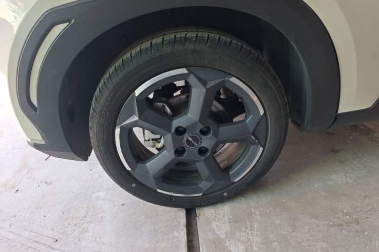 Used BYD Seagull 2024 Honor Edition 305km Freedom Version Right Rear Wheel Hub