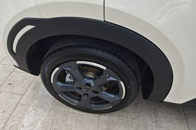 Used BYD Seagull 2024 Honor Edition 305km Freedom Version Right Rear Wheel Hub