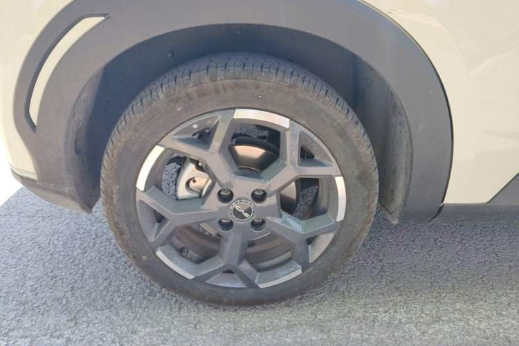 Used BYD Seagull 2024 Honor Edition 405km Flying Version Right Rear Wheel Hub