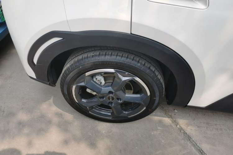 Used BYD Seagull 2024 Honor Edition 305km Freedom Version Right Rear Wheel Hub
