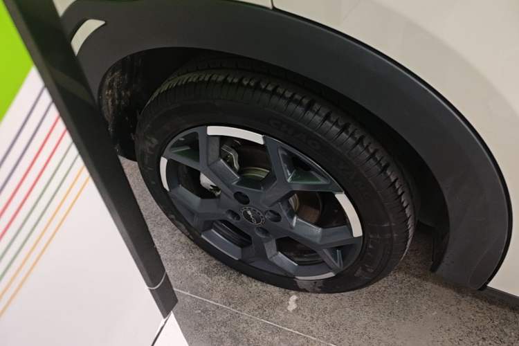 Used BYD Seagull 2024 Honor Edition 405km Flying Version Right Rear Wheel Hub