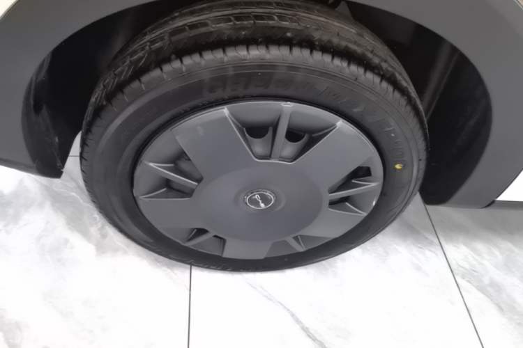 Used BYD Seagull 2024 Honor Edition 305km Dynamic Version Right Rear Wheel Hub