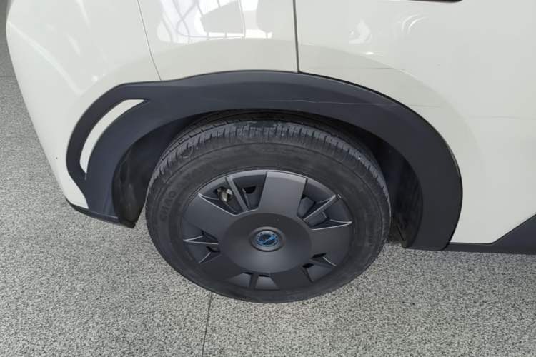 Used BYD Seagull 2024 Honor Edition 305km Dynamic Version Right Rear Wheel Hub