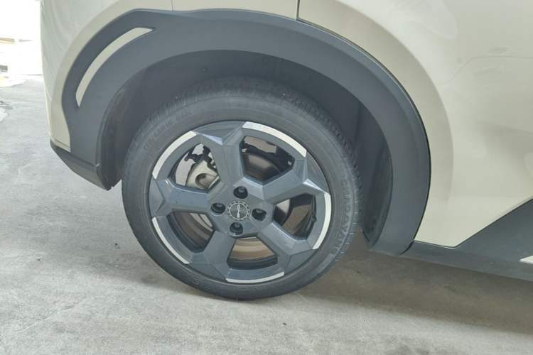 Used BYD Seagull 2024 Honor Edition 305km Freedom Version Right Rear Wheel Hub