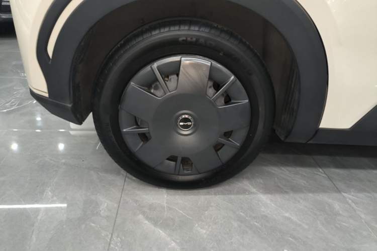 Used BYD Seagull 2024 Honor Edition 305km Dynamic Version Right Rear Wheel Hub