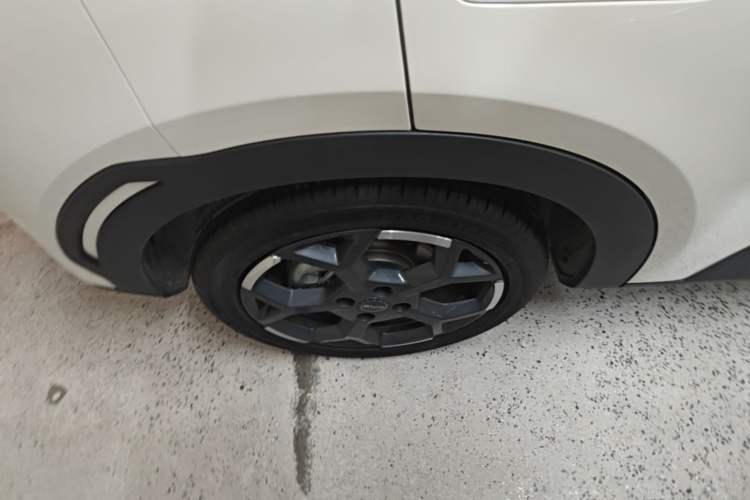 Used BYD Seagull 2024 Honor Edition 305km Freedom Version Right Rear Wheel Hub