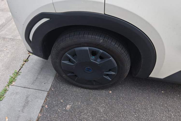Used BYD Seagull 2024 Honor Edition 305km Dynamic Version Right Rear Wheel Hub