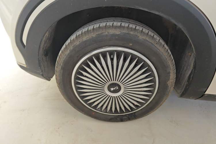 Used BYD Seagull 2024 Honor Edition 305km Dynamic Version Right Rear Wheel Hub