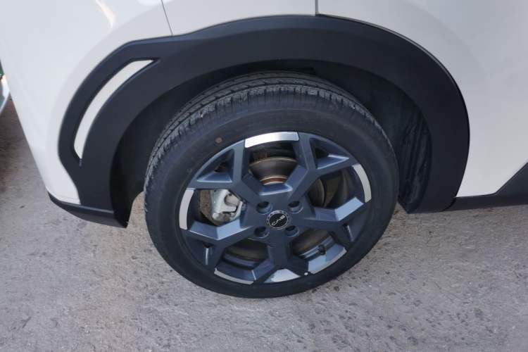 Used BYD Seagull 2024 Honor Edition 305km Freedom Version Right Rear Wheel Hub