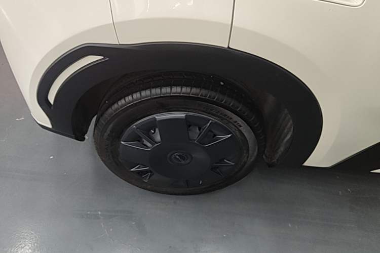Used BYD Seagull 2024 Honor Edition 305km Dynamic Version Right Rear Wheel Hub