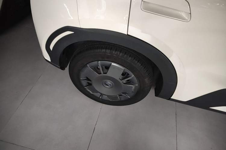Used BYD Seagull 2024 Honor Edition 305km Dynamic Version Right Rear Wheel Hub