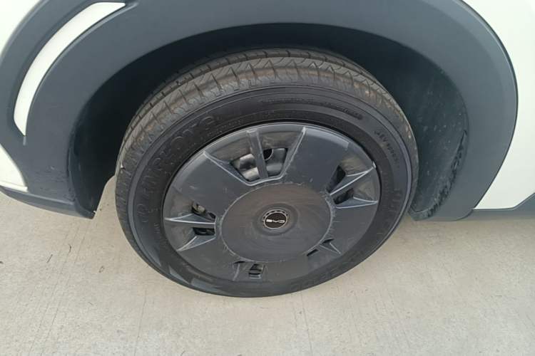 Used BYD Seagull 2024 Honor Edition 305km Dynamic Version Right Rear Wheel Hub