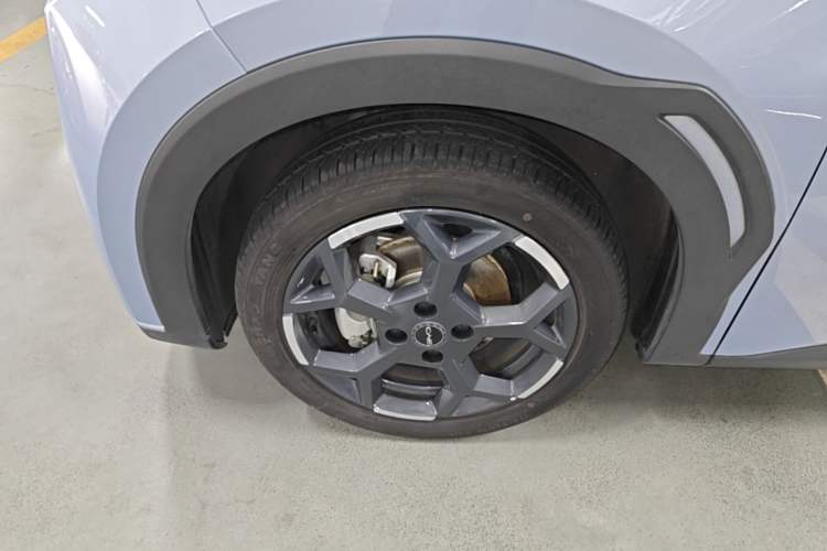 Used BYD Seagull 2025 305 km Free Version Left Front Wheel Hub
