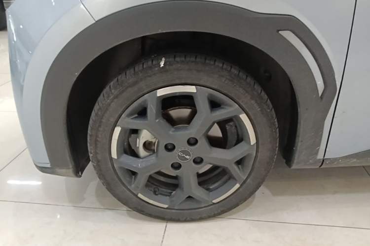 Used BYD Seagull 2025 305 km Free Version Left Front Wheel Hub