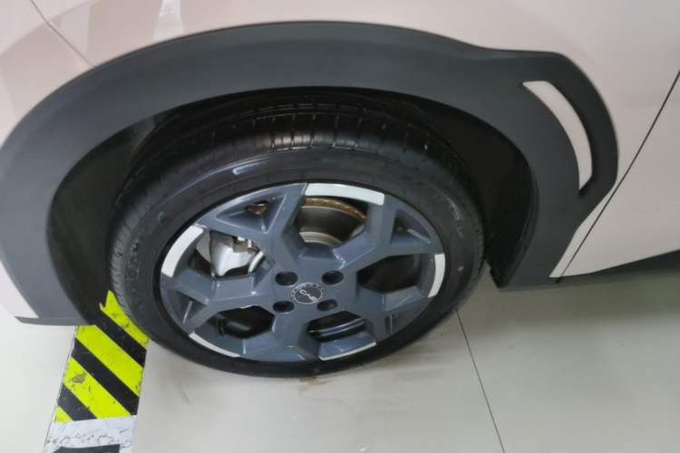 Used BYD Seagull 2025 Smart Drive Version 305 km Freedom Edition Left Front Wheel Hub
