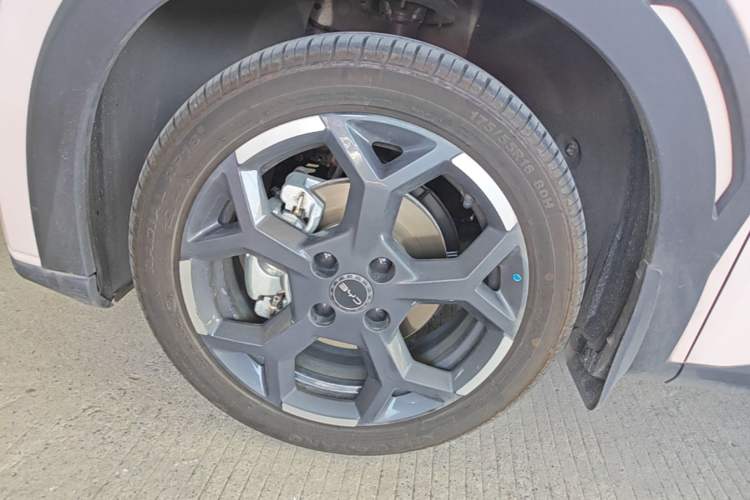 Used BYD Seagull 2025 305 km Free Version Left Front Wheel Hub