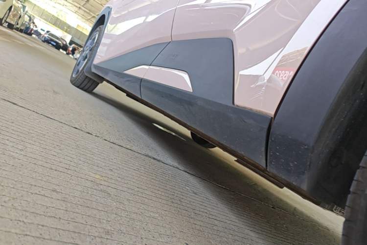 Used BYD Seagull 2025 305 km Free Version Left Side Sill