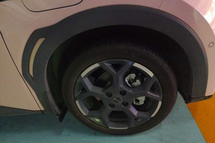 Used BYD Seagull 2025 Smart Drive Version 305 km Freedom Edition Right Front Wheel Hub