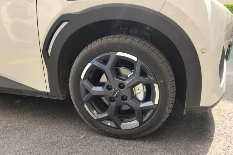Used BYD Seagull 2025 Smart Drive Version 305 km Freedom Edition Right Front Wheel Hub