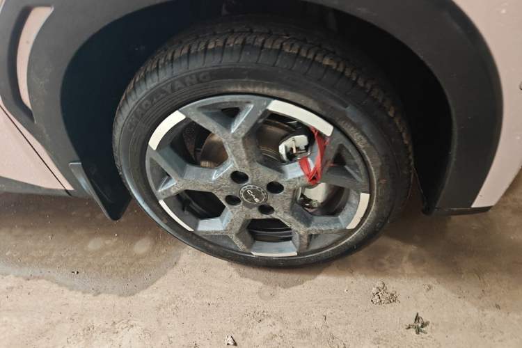 Used BYD Seagull 2025 Smart Drive Version 305 km Freedom Edition Right Front Wheel Hub