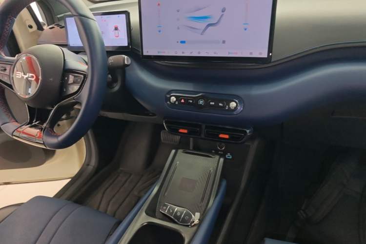 Used BYD Seagull 2025 Smart Drive Version 305 km Freedom Edition Audio And AC Panel