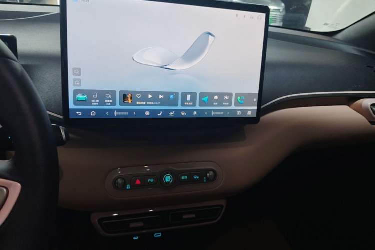 Used BYD Seagull 2025 Smart Drive Version 305 km Freedom Edition Audio And AC Panel