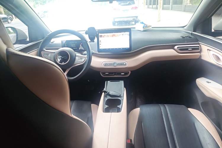 Used BYD Seagull 2025 Model Smart Drive Version 405km Free-Spirited Version Center Console