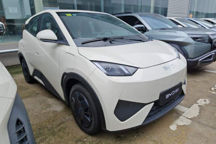 Used BYD Seagull 2025 305km Active Version Front Right 45 Deg