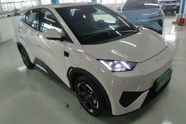 Used BYD Seagull 2025 305 km Free Version Front Right 45 Deg