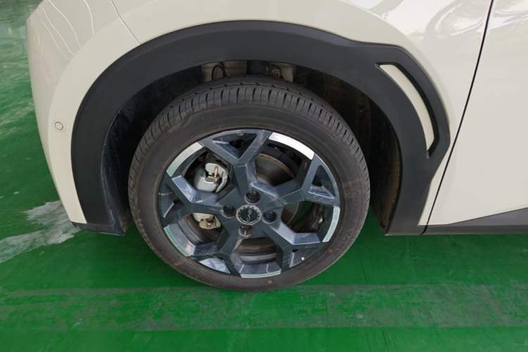 Used BYD Seagull 2025 Smart Drive Version 305 km Freedom Edition Left Front Wheel Hub