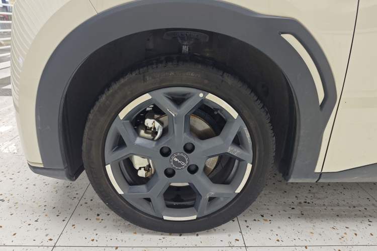 Used BYD Seagull 2025 405 km Flying Edition Left Front Wheel Hub