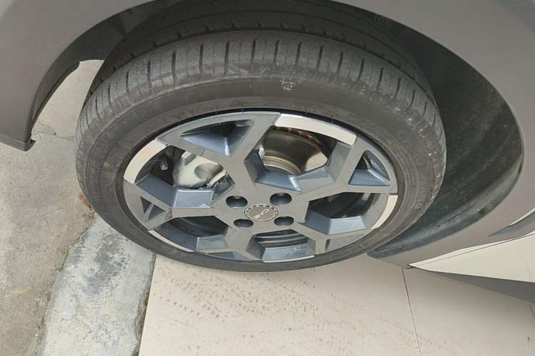 Used BYD Seagull 2025 Smart Drive Version 305 km Freedom Edition Left Front Wheel Hub
