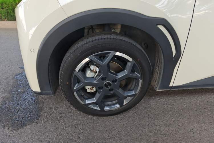 Used BYD Seagull 2025 Smart Drive Version 305 km Freedom Edition Left Front Wheel Hub