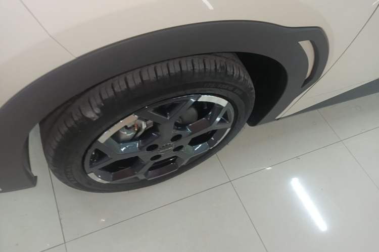 Used BYD Seagull 2025 Smart Drive Version 305 km Freedom Edition Left Front Wheel Hub