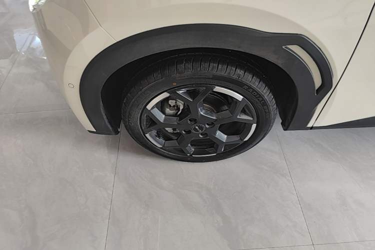 Used BYD Seagull 2025 Smart Drive Version 305 km Freedom Edition Left Front Wheel Hub