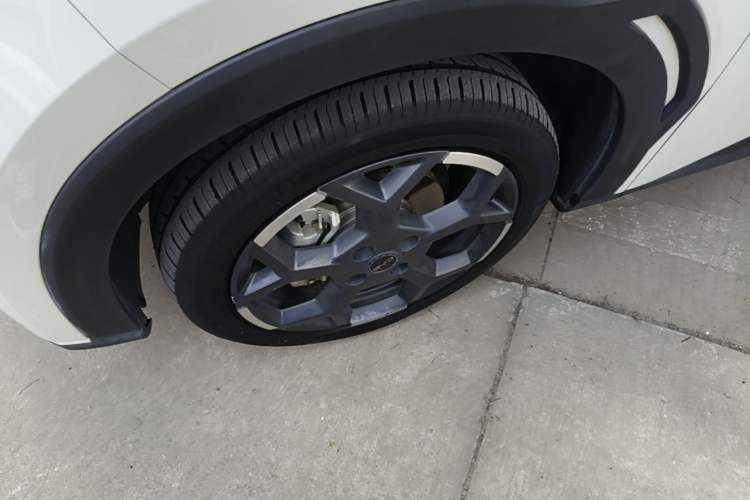 Used BYD Seagull 2025 405 km Flying Edition Left Front Wheel Hub