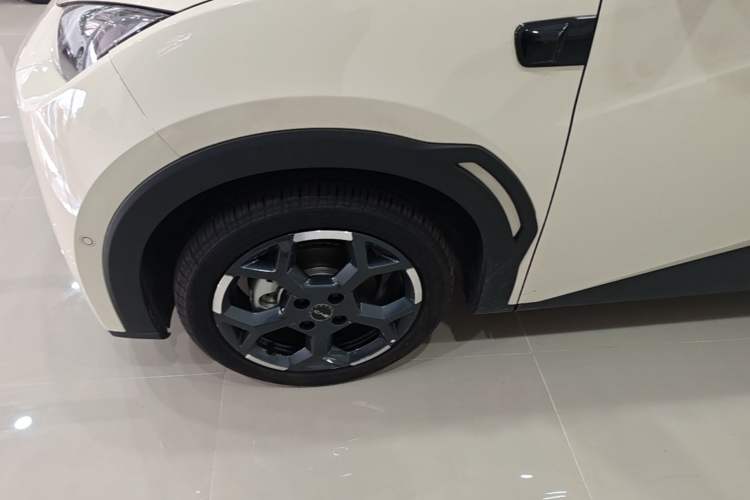 Used BYD Seagull 2025 Smart Drive Version 305 km Freedom Edition Left Front Wheel Hub
