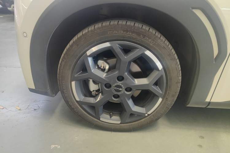 Used BYD Seagull 2025 Smart Drive Version 305 km Freedom Edition Left Front Wheel Hub