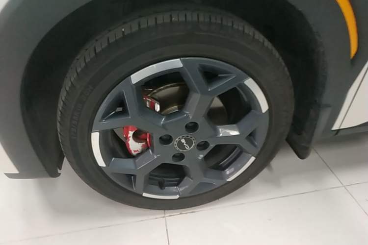Used BYD Seagull 2025 Smart Drive Version 305 km Freedom Edition Left Front Wheel Hub
