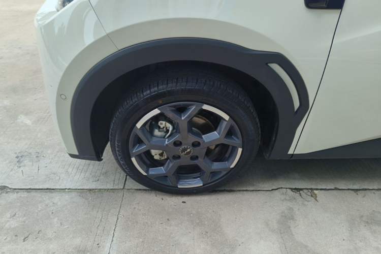 Used BYD Seagull 2025 Smart Drive Version 305 km Freedom Edition Left Front Wheel Hub