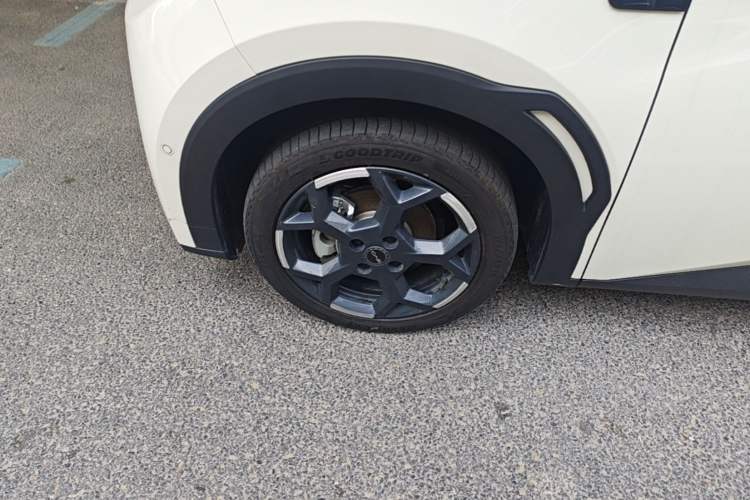 Used BYD Seagull 2025 Smart Drive Version 305 km Freedom Edition Left Front Wheel Hub