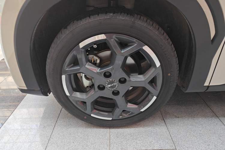Used BYD Seagull 2025 305 km Free Version Left Front Wheel Hub