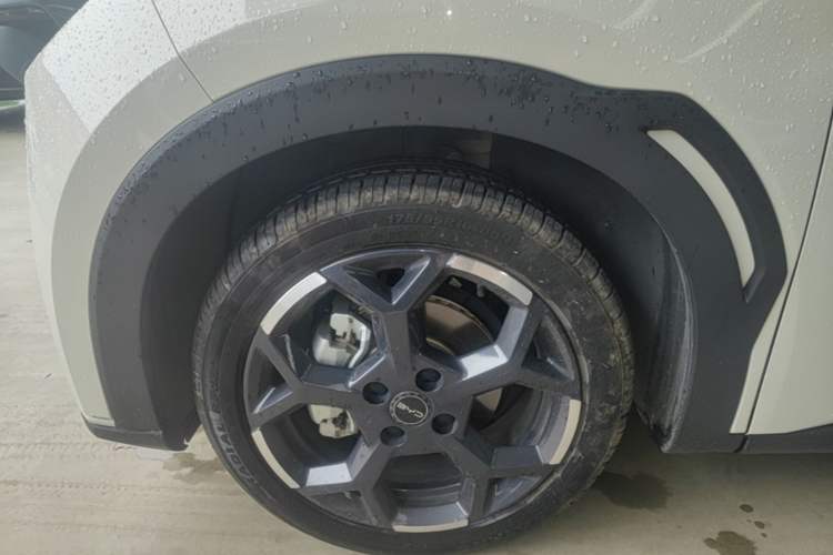 Used BYD Seagull 2025 305 km Free Version Left Front Wheel Hub